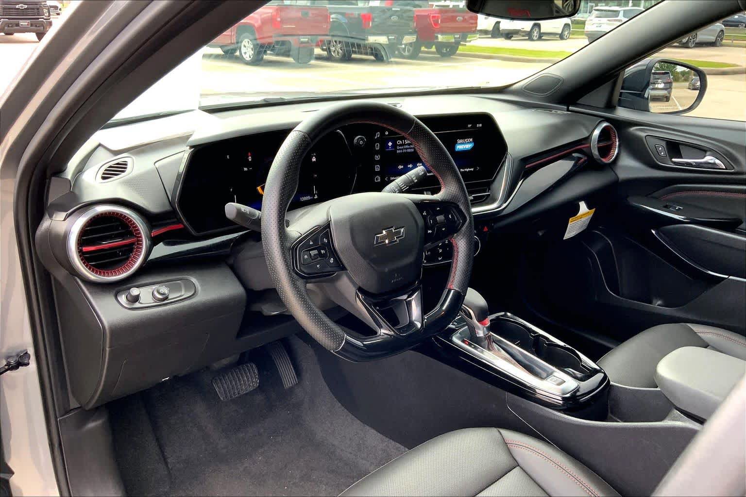 Used 2025 Chevrolet Trax RS w/ Sunroof Package FWD image 18