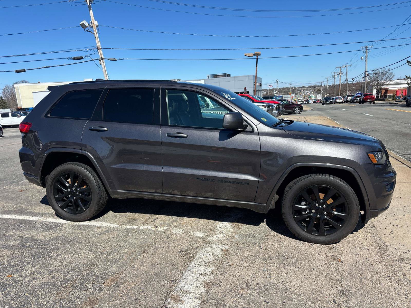 Certified 2017 Jeep Grand Cherokee Altitude image 2