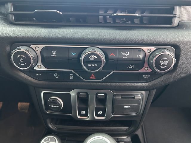 Used 2025 Jeep Wrangler Sport image 23