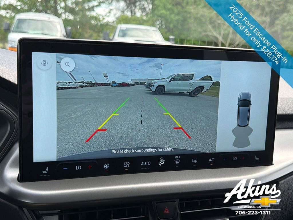 Used 2025 Ford Escape SE image 25