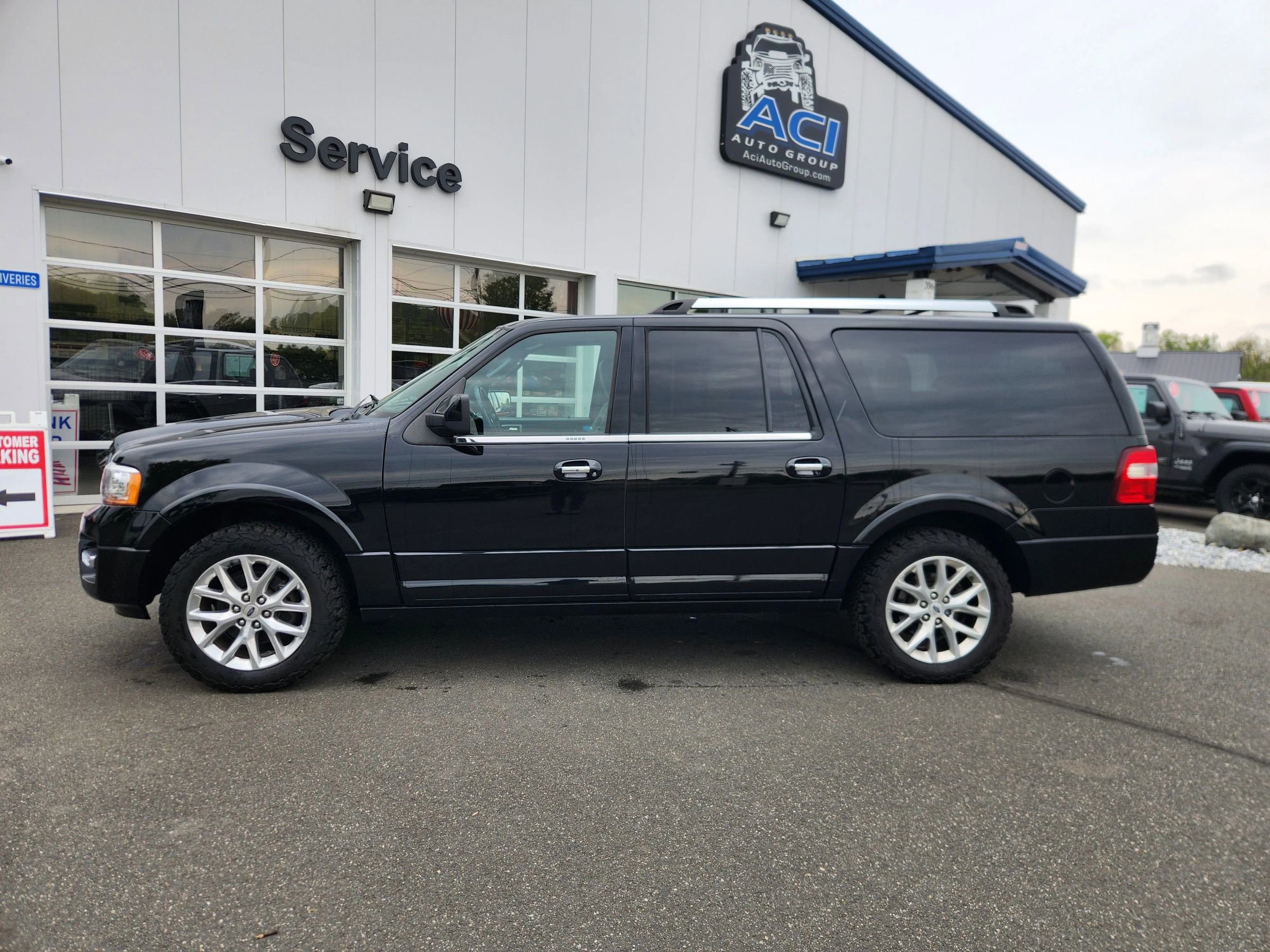 Used 2017 Ford Expedition EL Limited w/ Equipment Group 301A AWD/4WD image 8