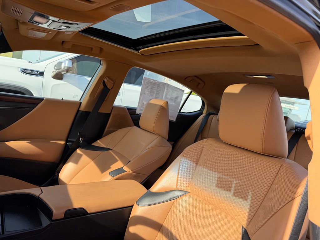 Used 2023 Lexus ES 250 w/ Premium Package image 17