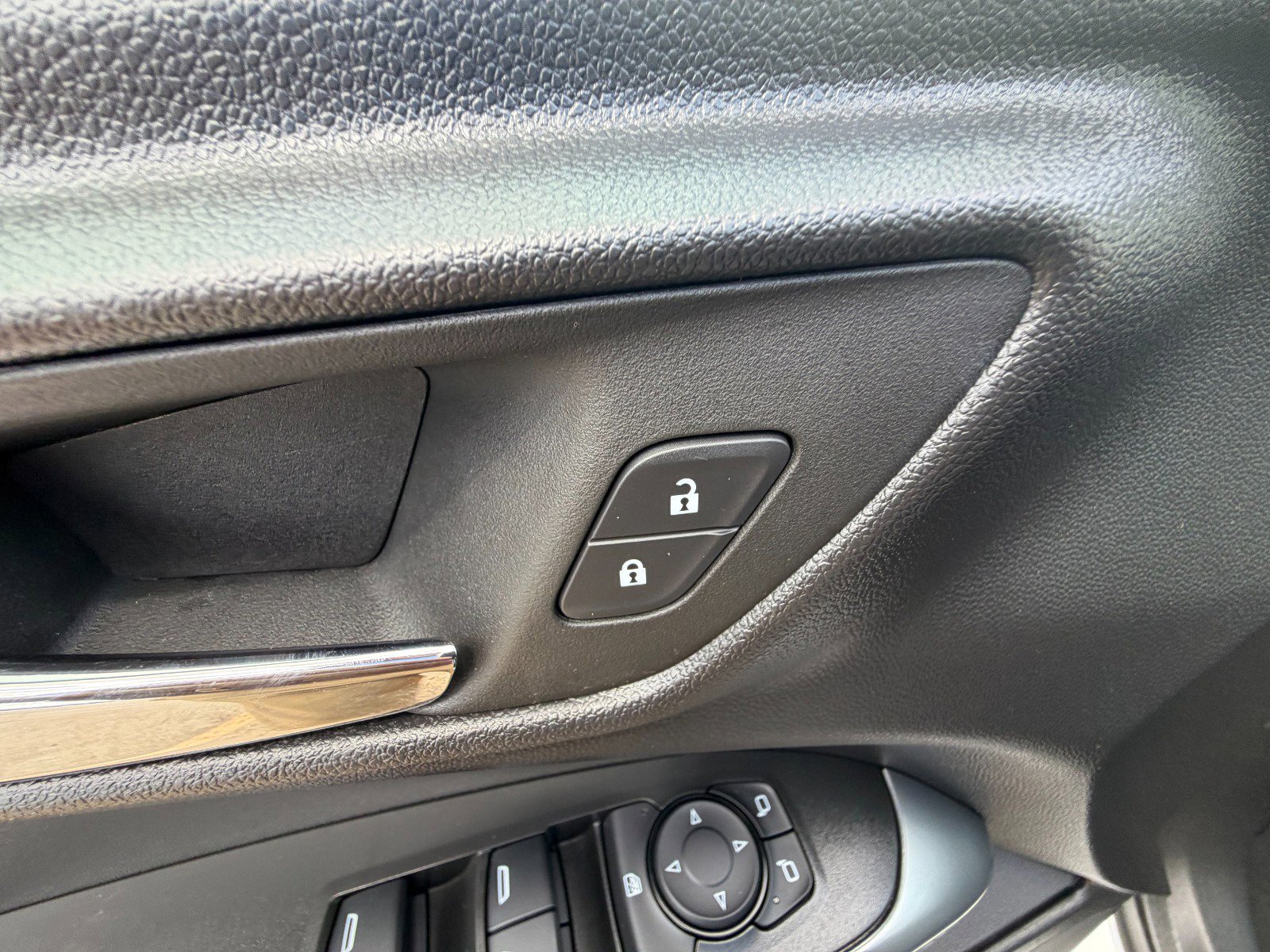Certified 2025 Chevrolet Trax LS FWD image 9