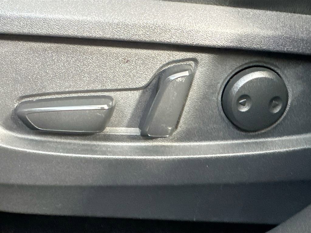 Used 2021 INFINITI QX50 Luxe w/ Accent Package image 18