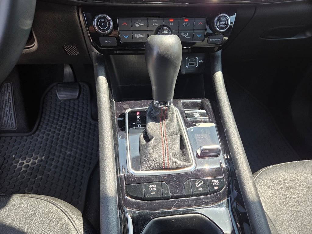 Used 2024 Jeep Compass Trailhawk AWD/4WD image 15