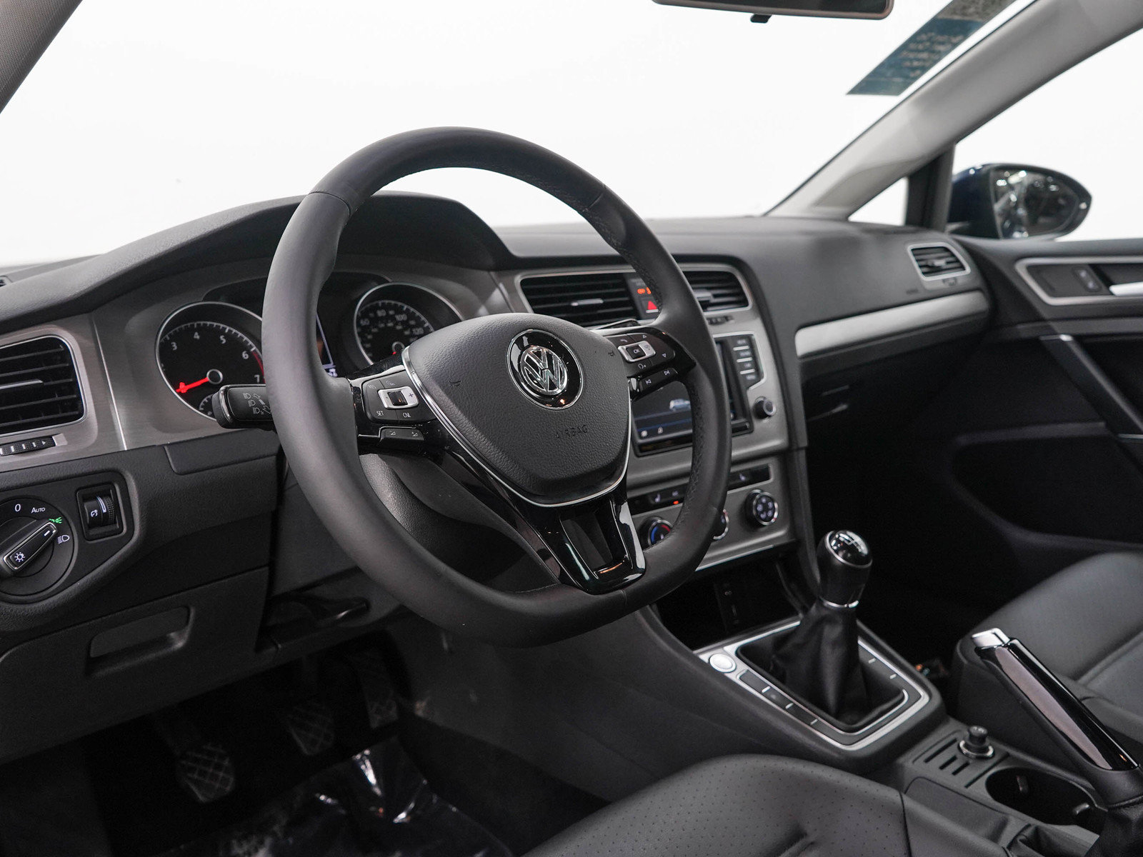 Used 2017 Volkswagen Golf Wolfsburg Edition FWD image 23
