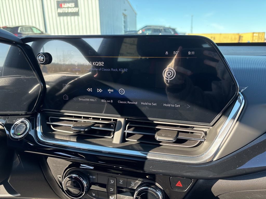 New 2026 Chevrolet Trax RS w/ Sunroof Package image 30