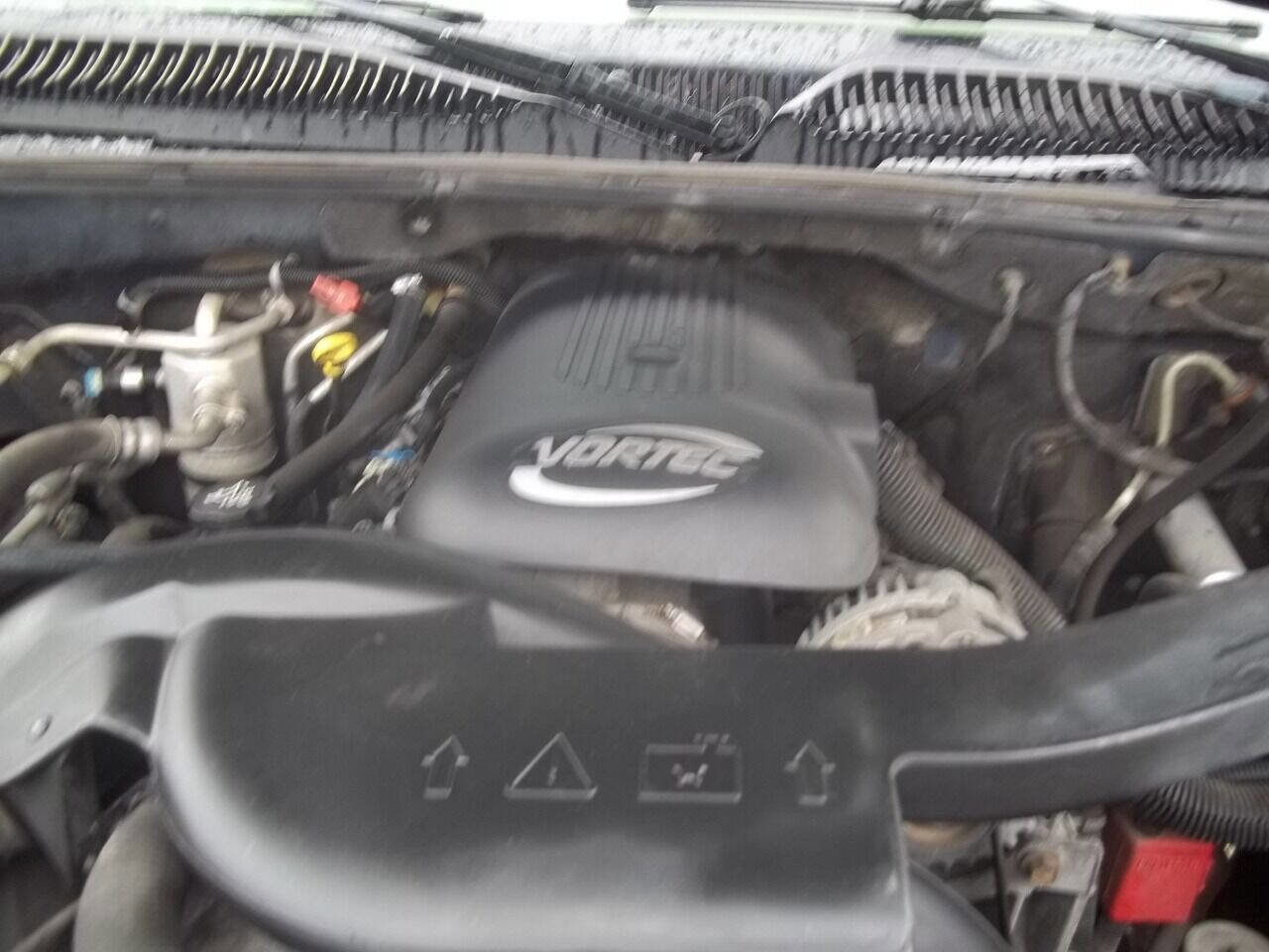 Used 2004 Chevrolet Suburban LT w/ Preferred Equipment Group image 16