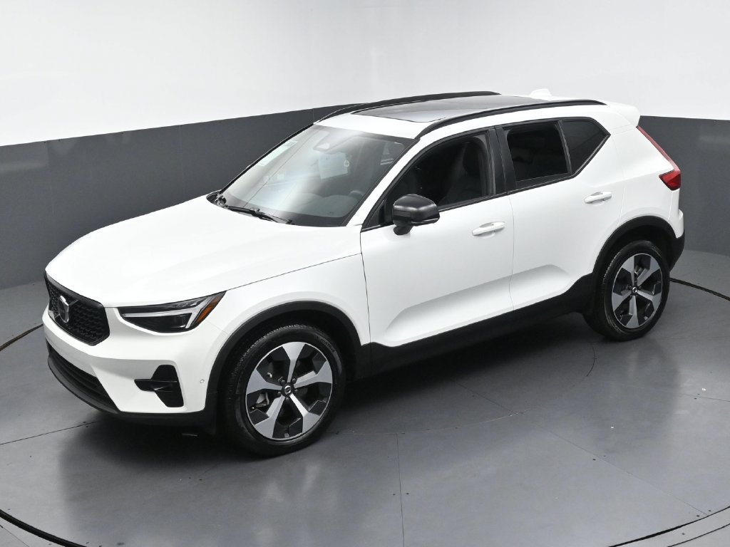 Used 2026 Volvo XC40 B5 Plus AWD/4WD image 45