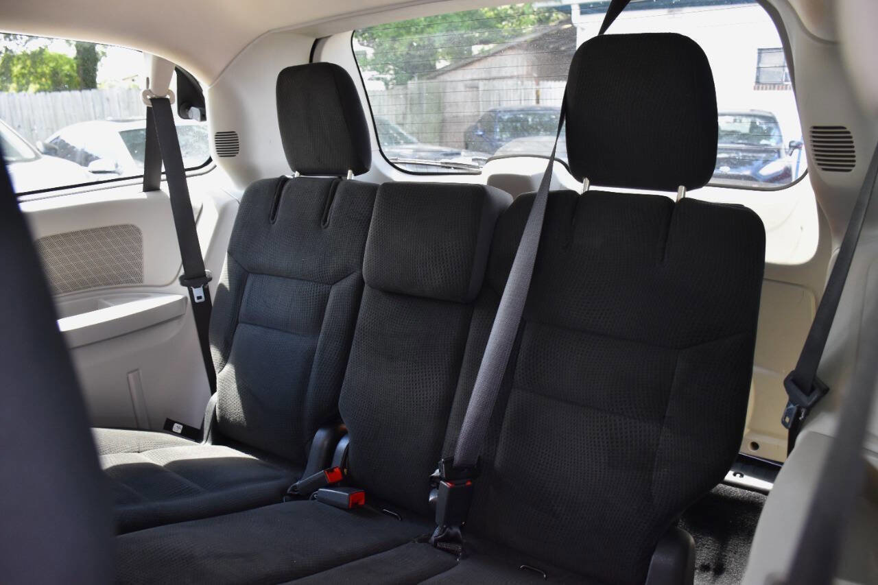 Used 2019 Dodge Grand Caravan SE image 13