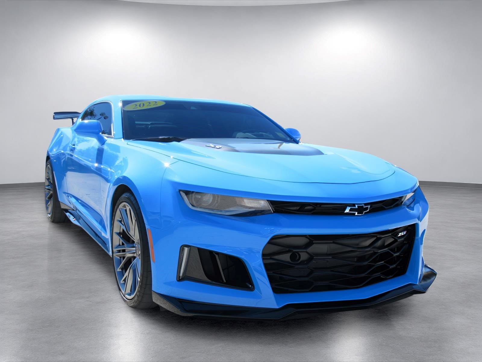 Used 2022 Chevrolet Camaro ZL1 RWD image 2