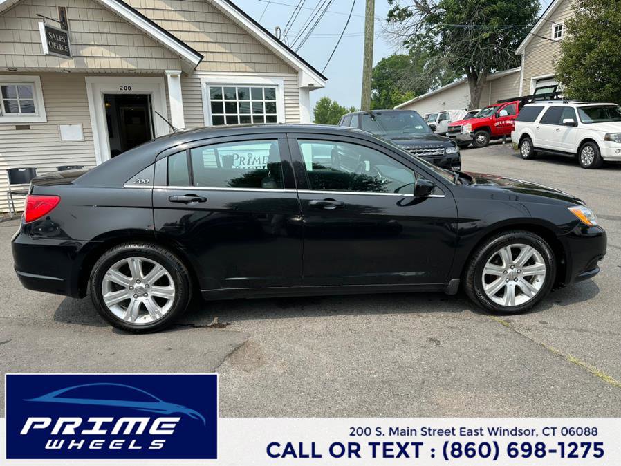 Used 2013 Chrysler 200 LX FWD image 5