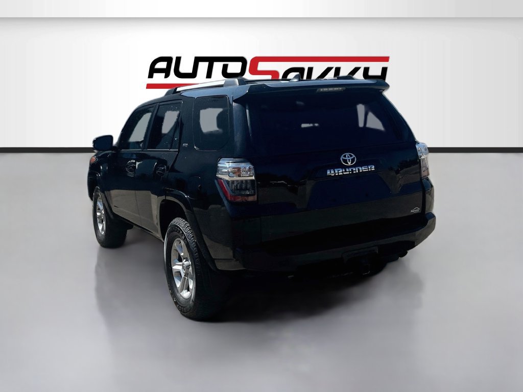 Used 2024 Toyota 4Runner SR5 Premium w/ Moonroof Package RWD image 5