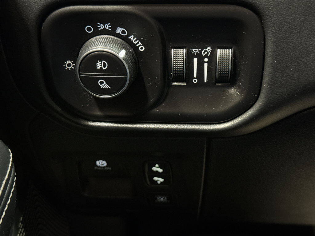 Used 2021 RAM 1500 Limited AWD/4WD image 34