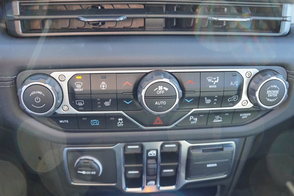 Certified 2025 Jeep Wrangler Unlimited Sahara w/ Safety Group image 25