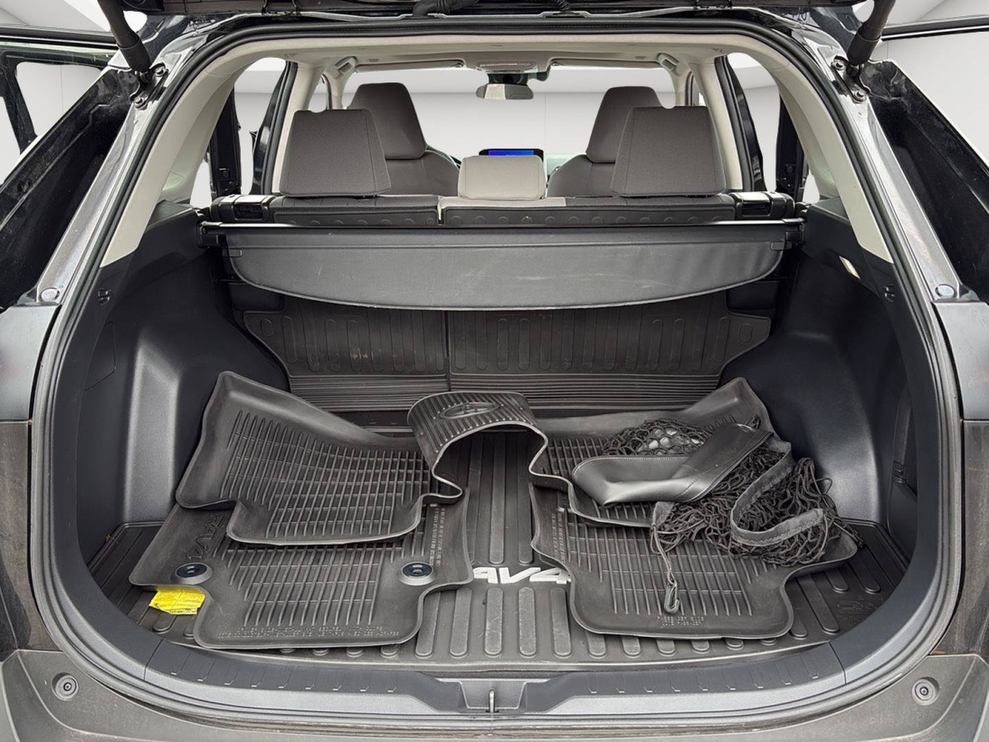 Used 2025 Toyota RAV4 XLE w/ Convenience Package AWD/4WD image 18