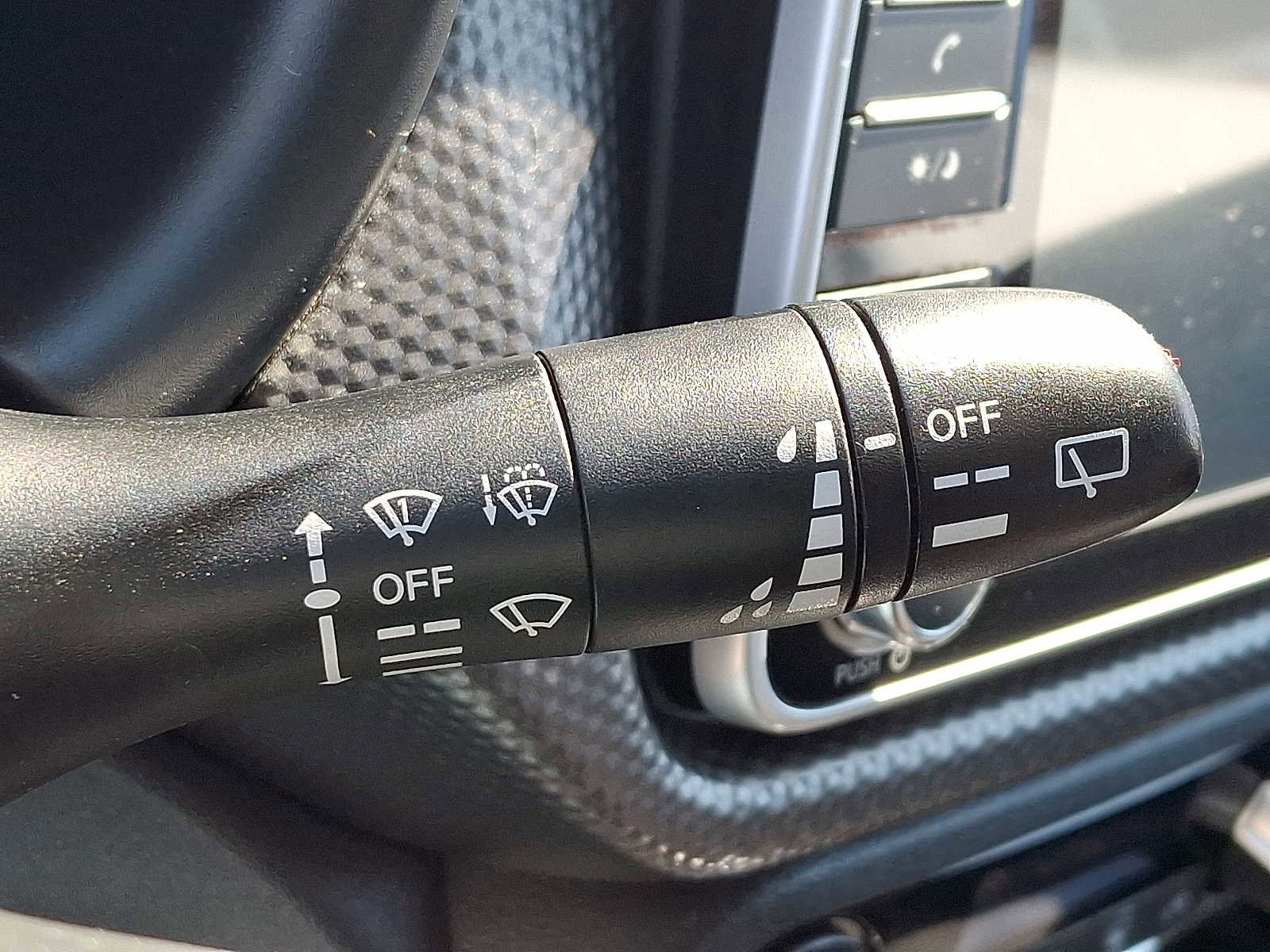 Used 2020 Nissan Kicks SV image 25