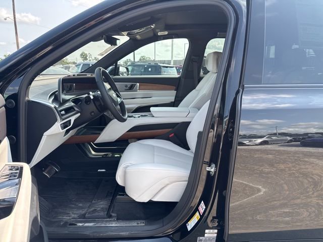 New 2026 Cadillac Vistiq Sport w/ LPO, Floor Liner Package image 29