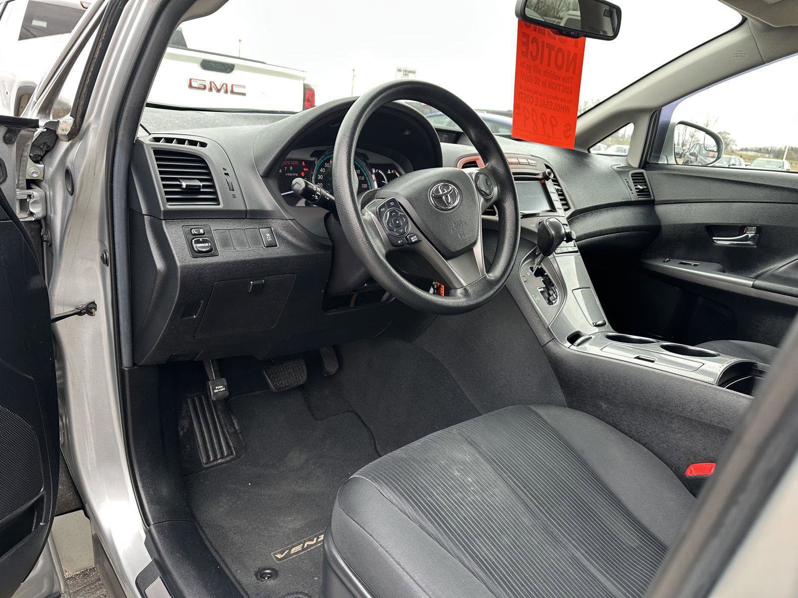 Used 2015 Toyota Venza LE image 19