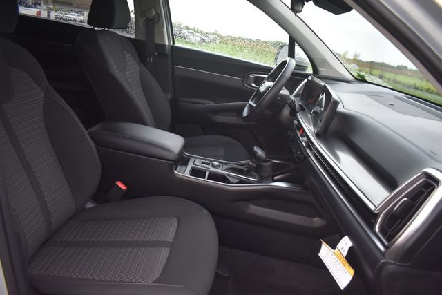 New 2026 Kia Sorento LX FWD image 13