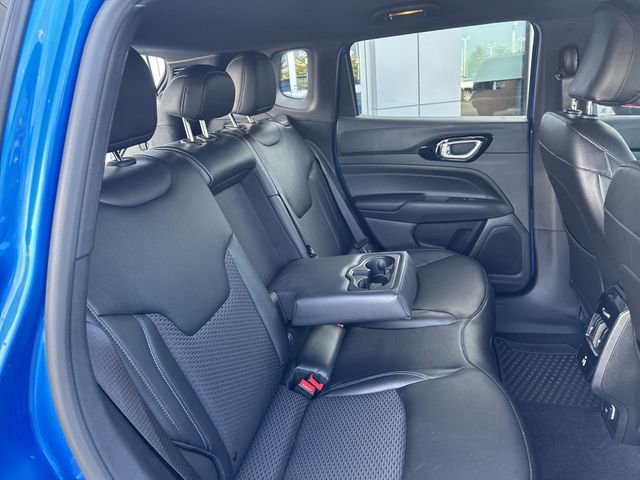Used 2025 Jeep Compass Latitude w/ Convenience Group AWD/4WD image 14
