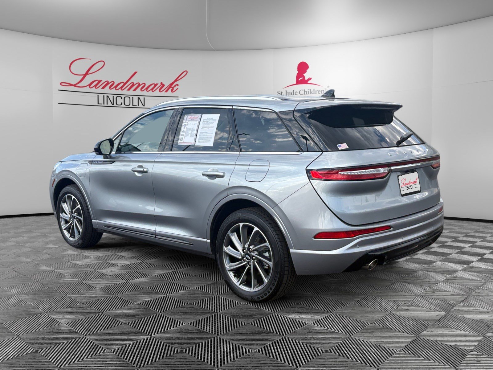 Certified 2024 Lincoln Corsair Grand Touring AWD/4WD image 3
