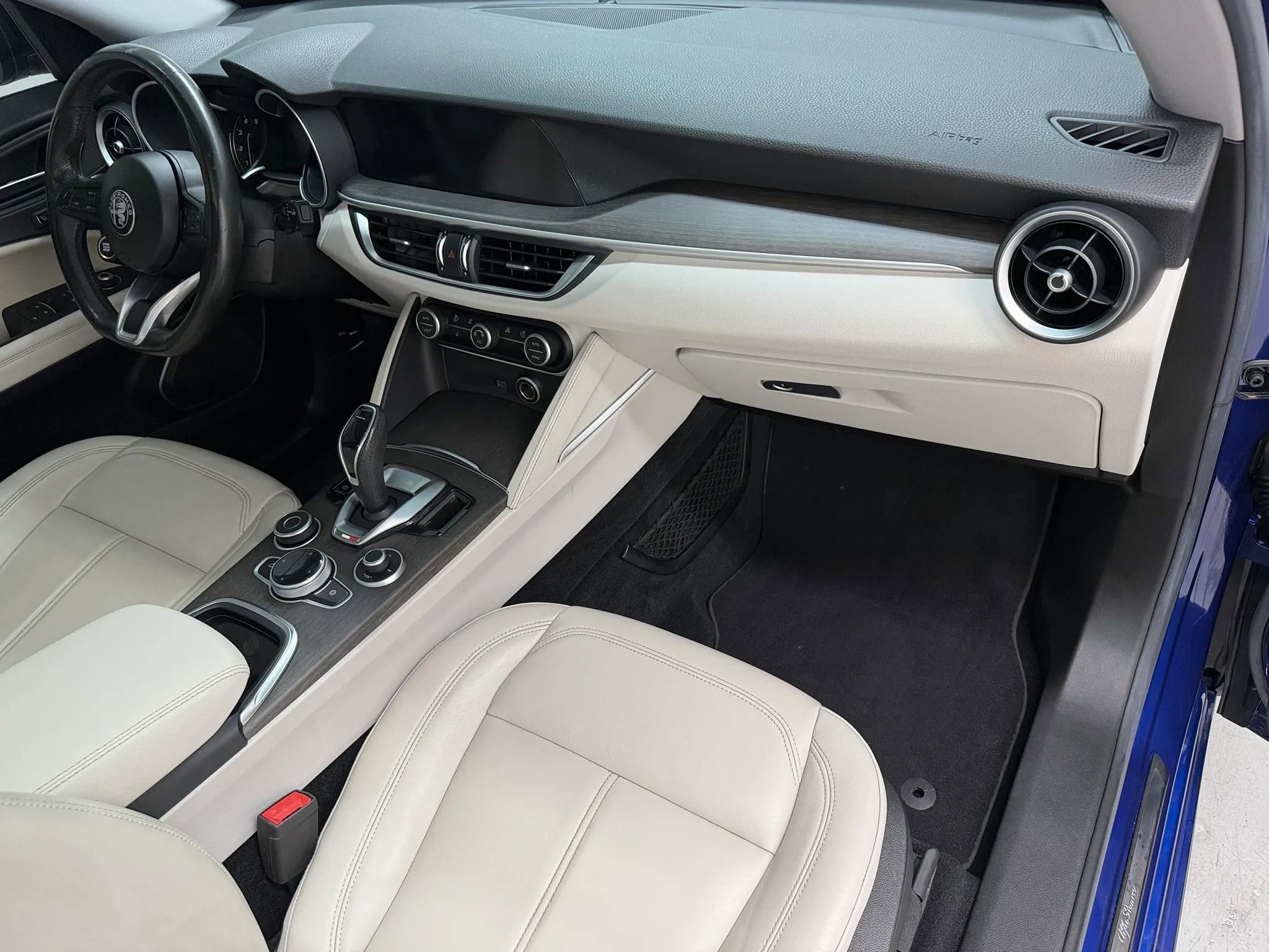 Used 2020 Alfa Romeo Stelvio Ti w/ Nero Edizione AWD/4WD image 10