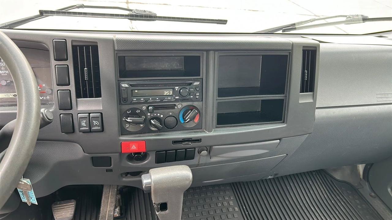 Used 2018 Isuzu NPR RWD image 27