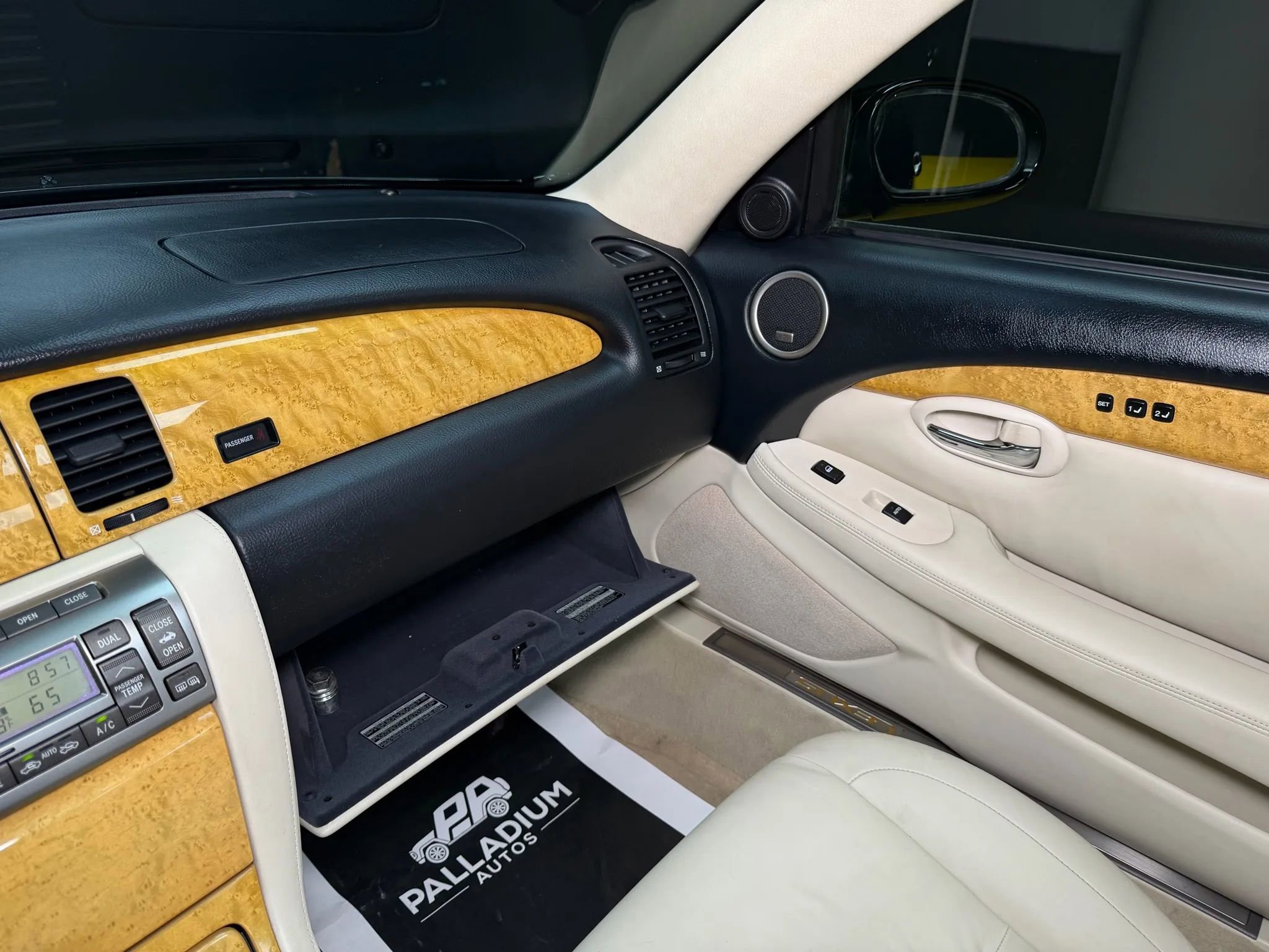 Used 2004 Lexus SC 430 Convertible image 36