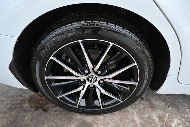 Used 2022 Toyota Camry SE w/ Cold Weather Package image 12