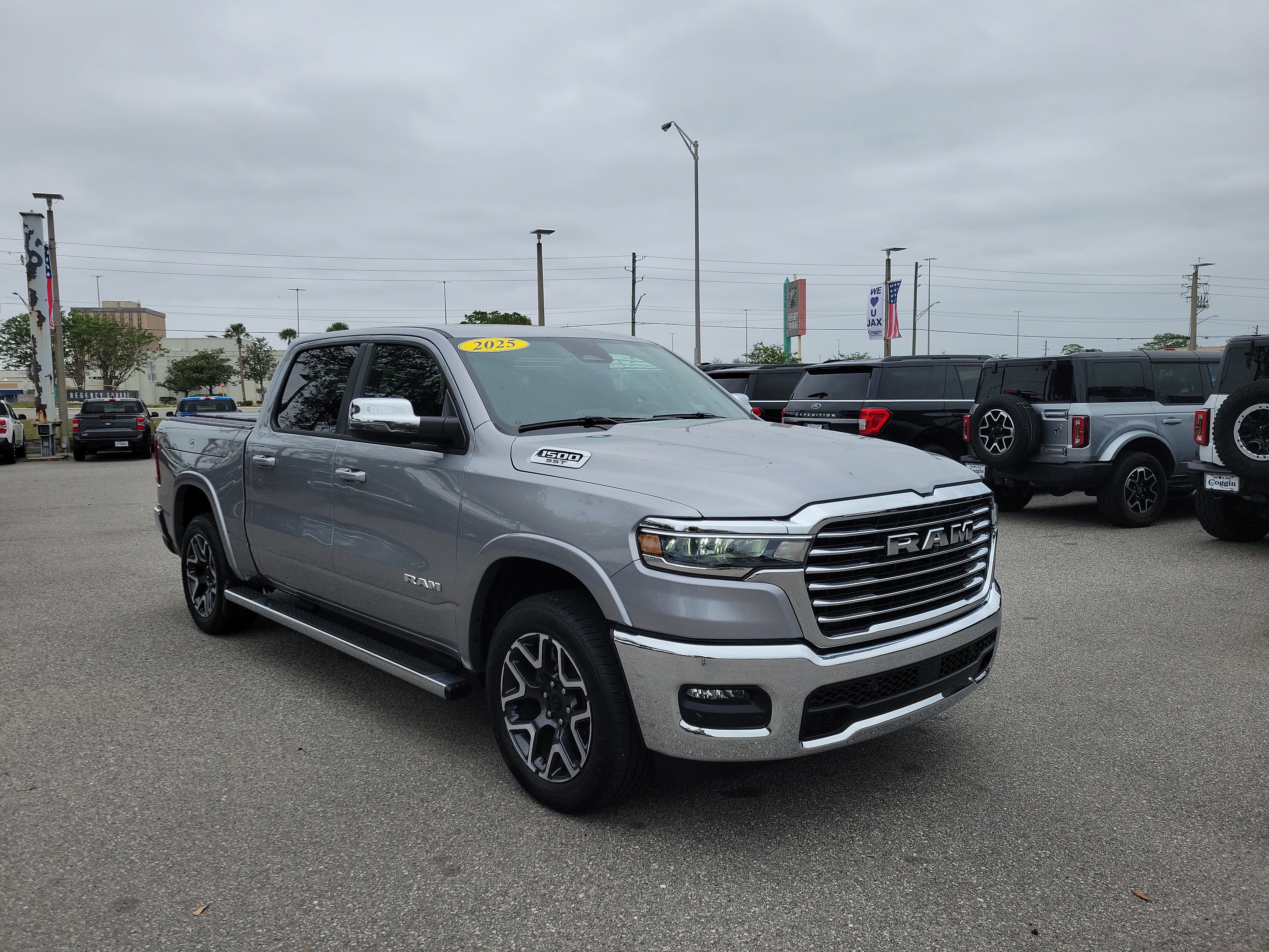 Used 2025 RAM 1500 Laramie image 4