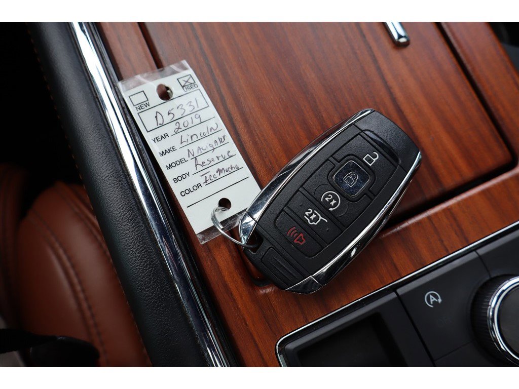 Used 2019 Lincoln Navigator Reserve image 48