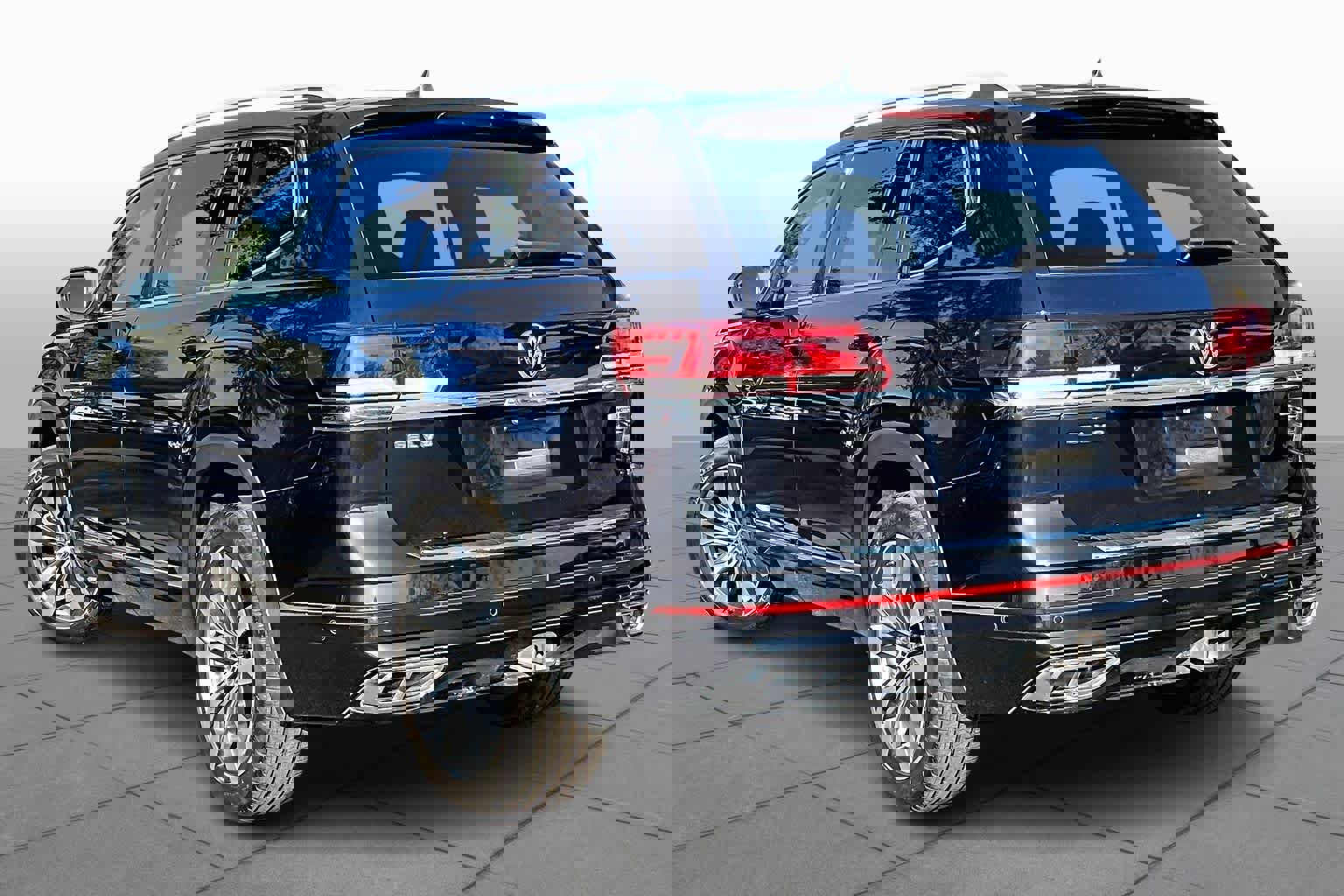 Used 2021 Volkswagen Atlas SEL Premium image 12