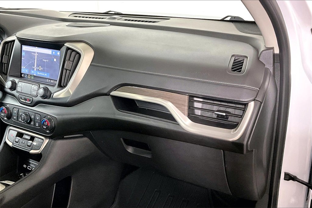 Used 2022 GMC Terrain Denali w/ Denali Premium Package image 16