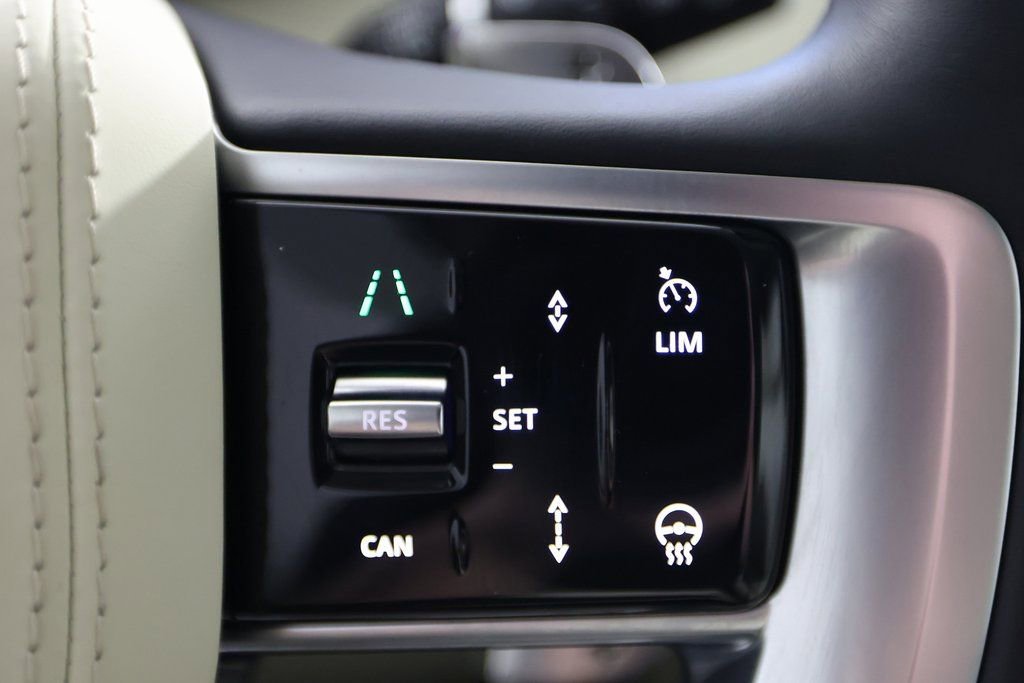 Used 2025 Land Rover Range Rover SE image 23