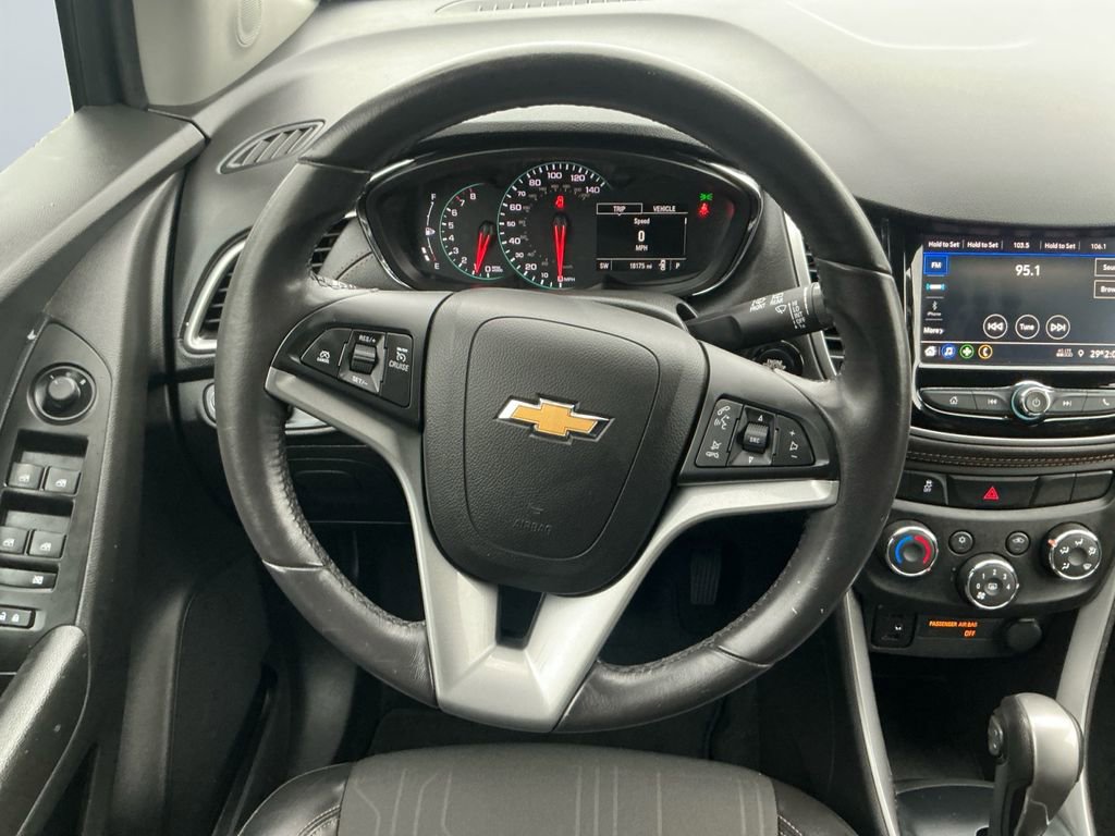 Used 2022 Chevrolet Trax LT w/ Midnight Edition image 12