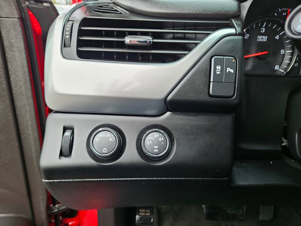 Used 2015 Chevrolet Tahoe 4WD image 16