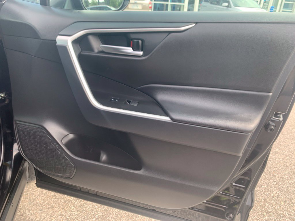 Used 2025 Toyota RAV4 XLE AWD/4WD image 23