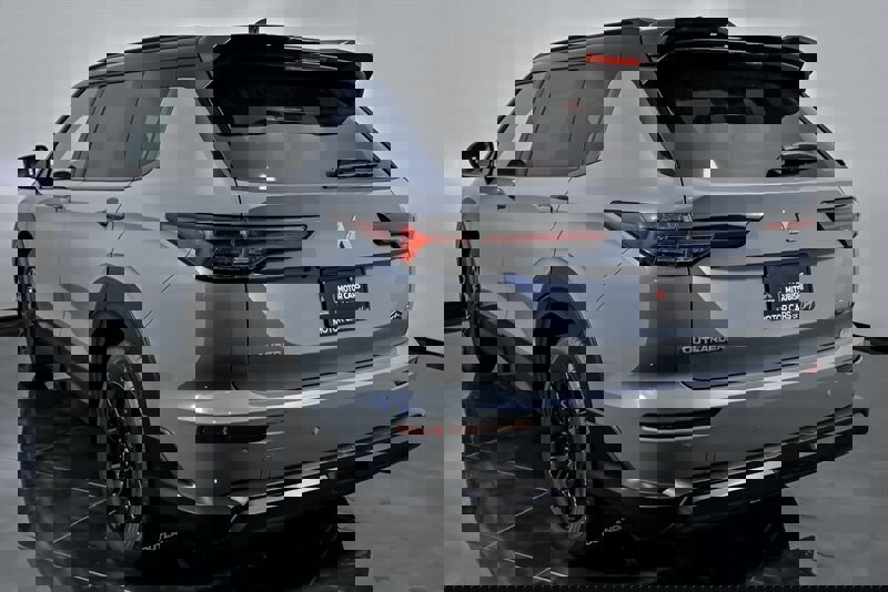 New 2025 Mitsubishi Outlander AWD image 7