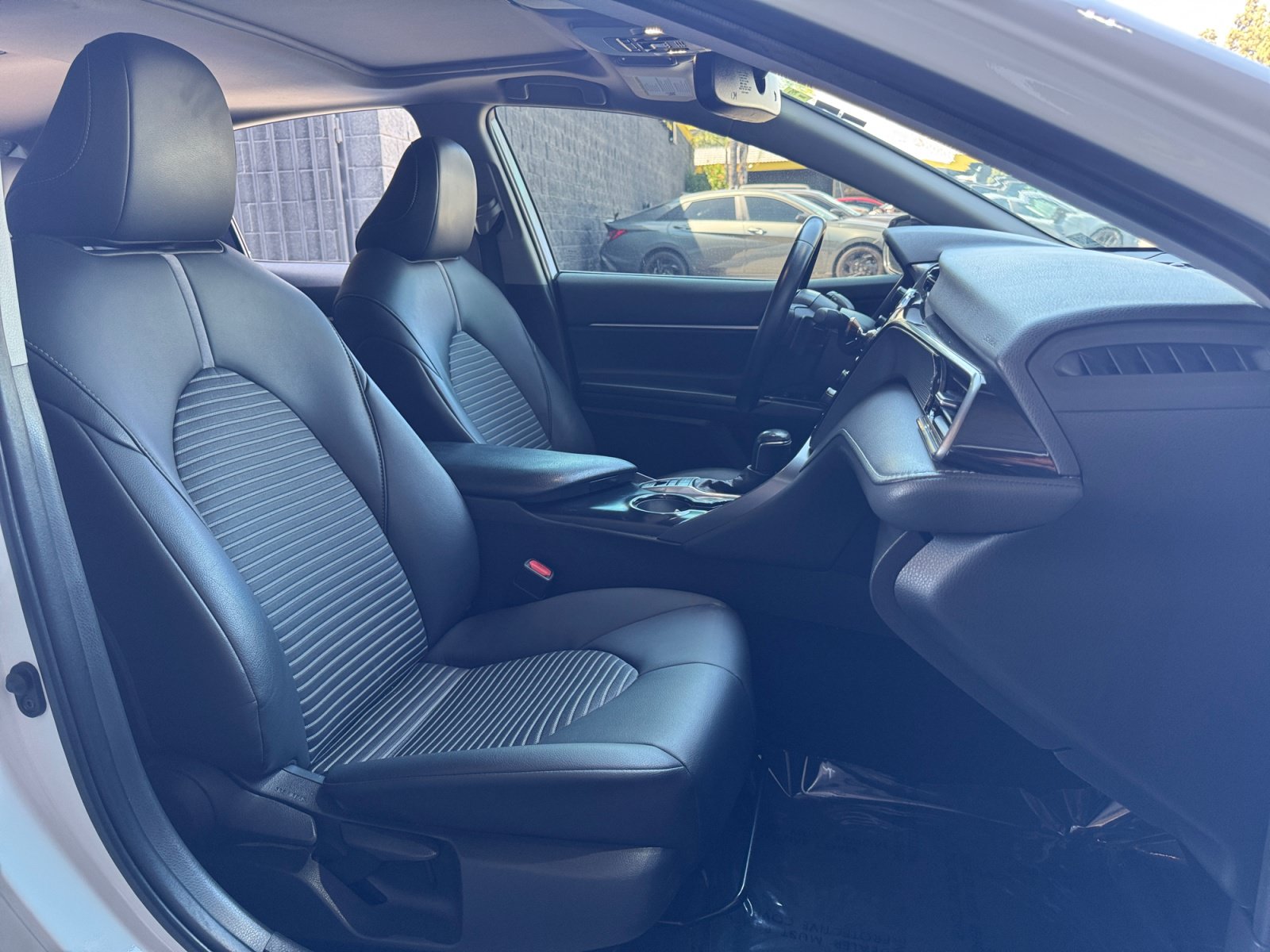 Used 2020 Toyota Camry SE w/ Sunroof Package FWD image 19