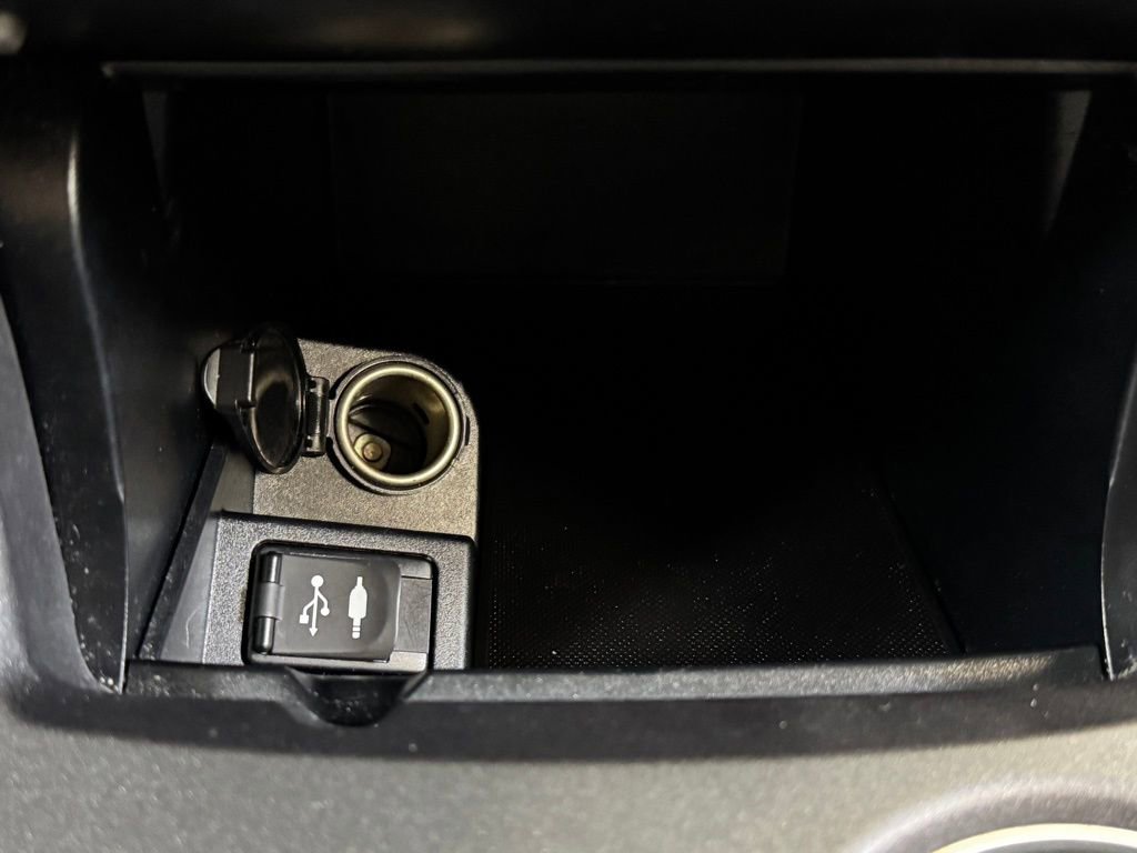 Used 2016 Toyota Camry SE FWD image 32