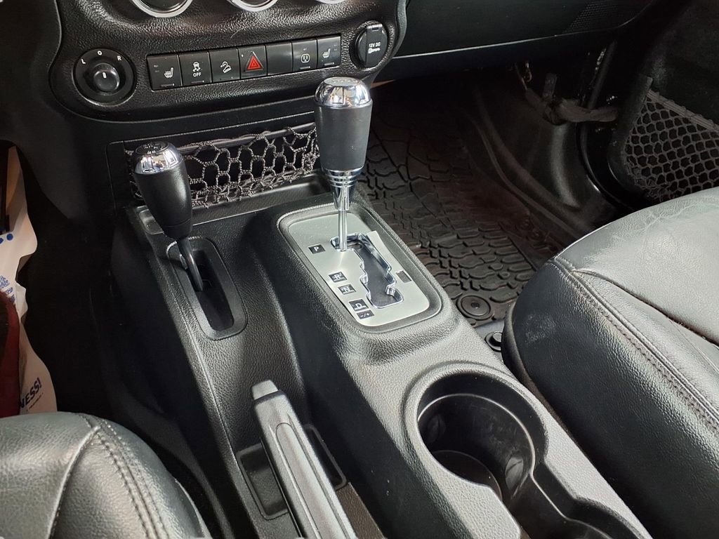 Used 2017 Jeep Wrangler Unlimited Sahara image 10