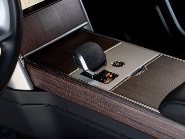 Used 2025 Land Rover Range Rover Long Wheelbase Autobiography image 19