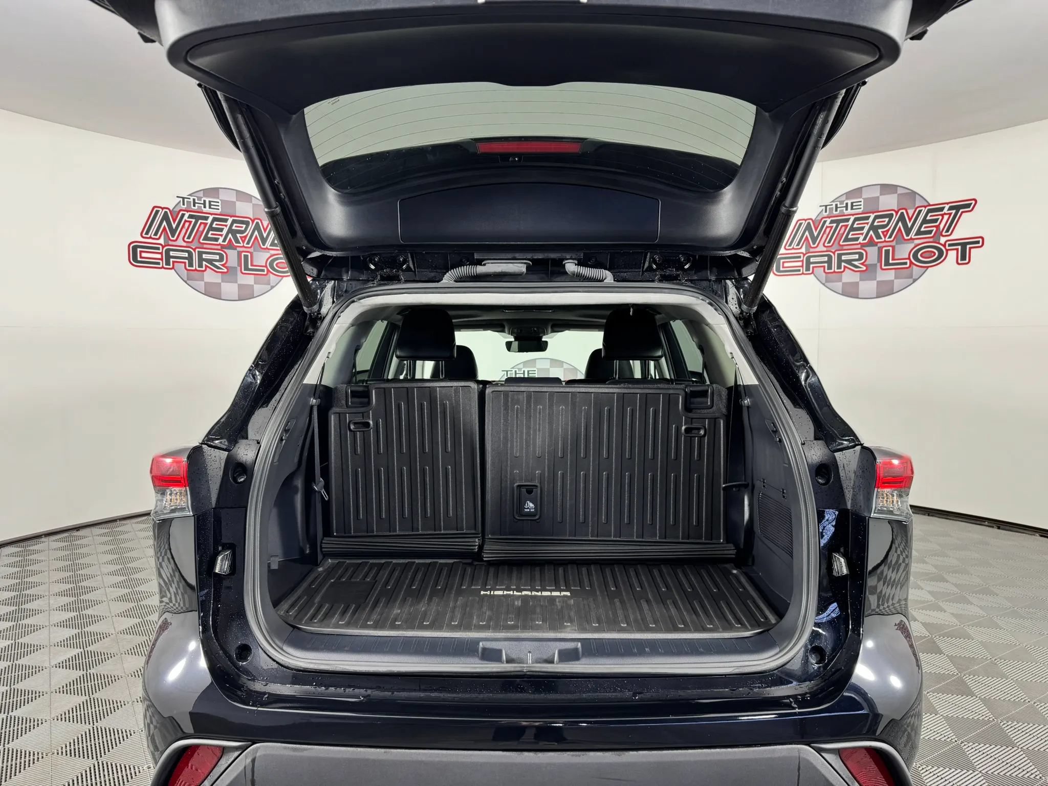 Used 2023 Toyota Highlander XLE AWD/4WD image 27