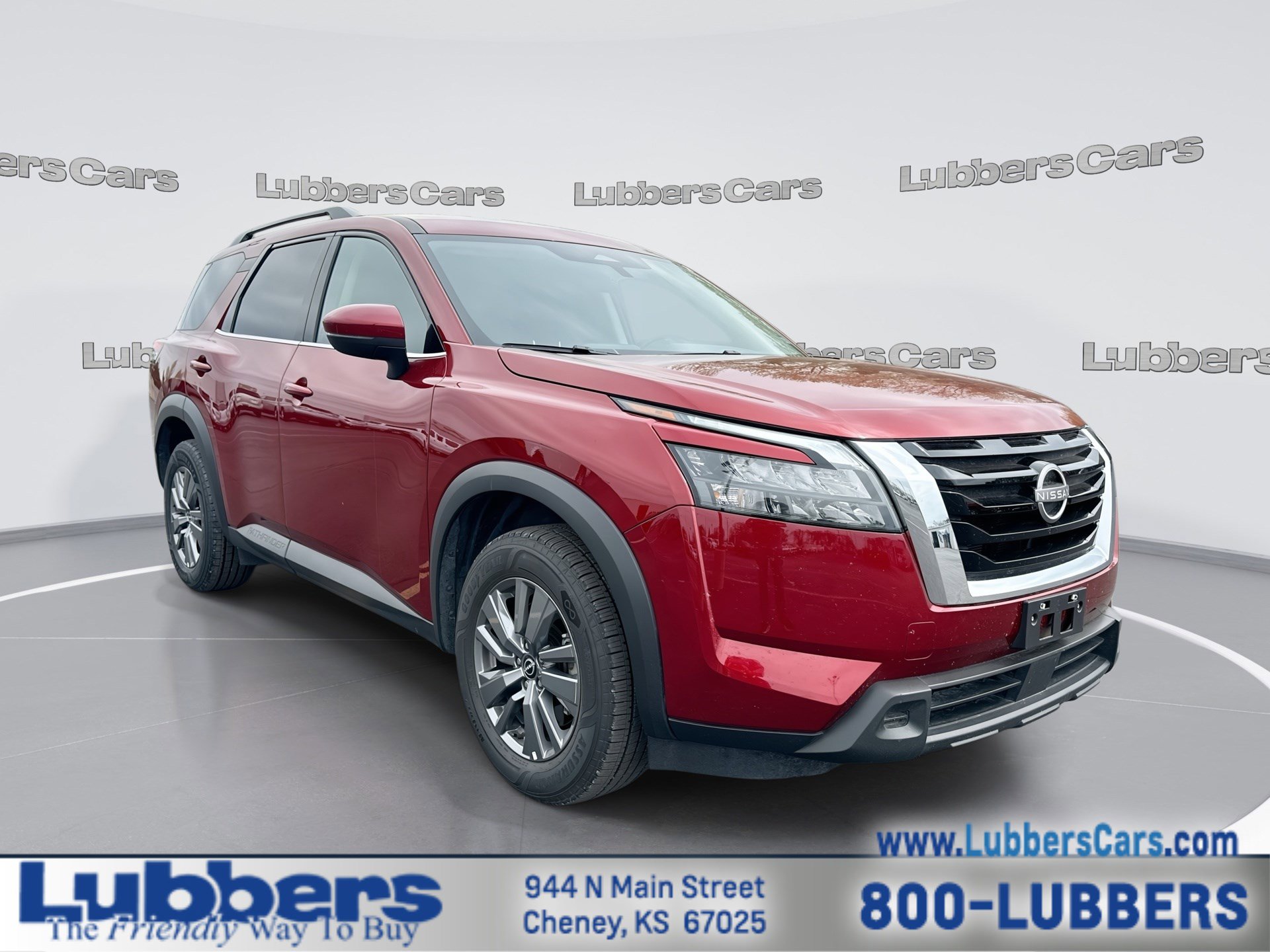 Used 2025 Nissan Pathfinder SV image 1