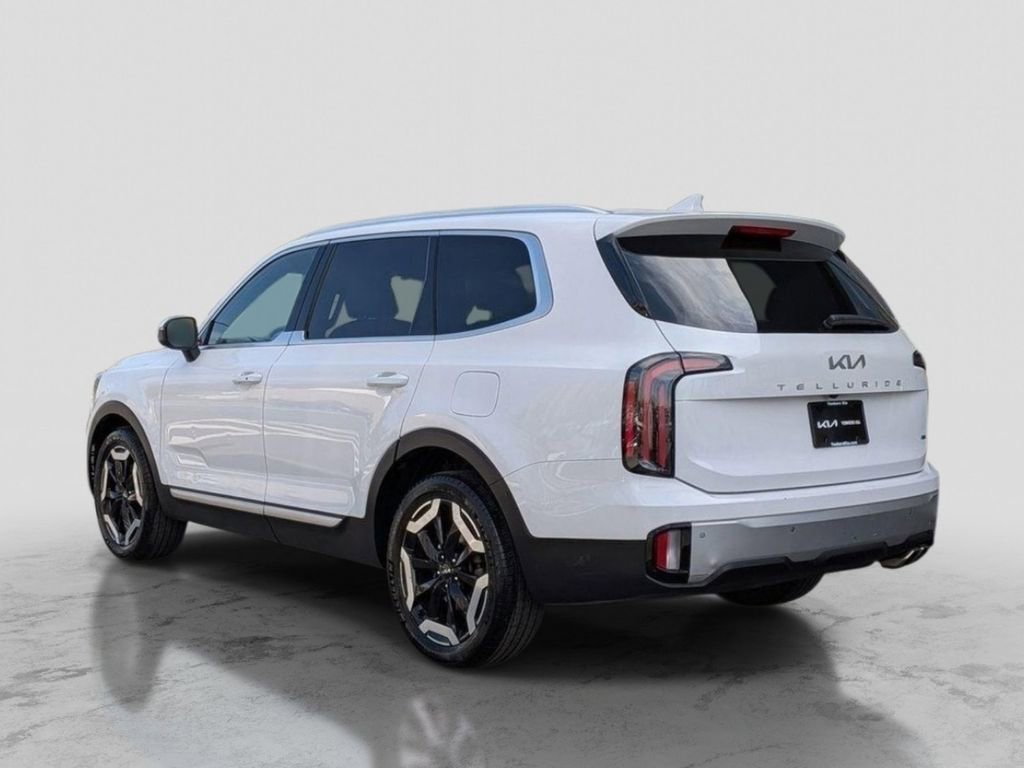 Certified 2023 Kia Telluride EX w/ EX Captain's Chair Package image 12