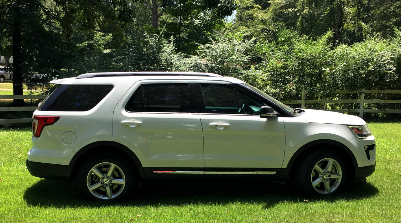 Used 2019 Ford Explorer XLT w/ Equipment Group 201A image 7