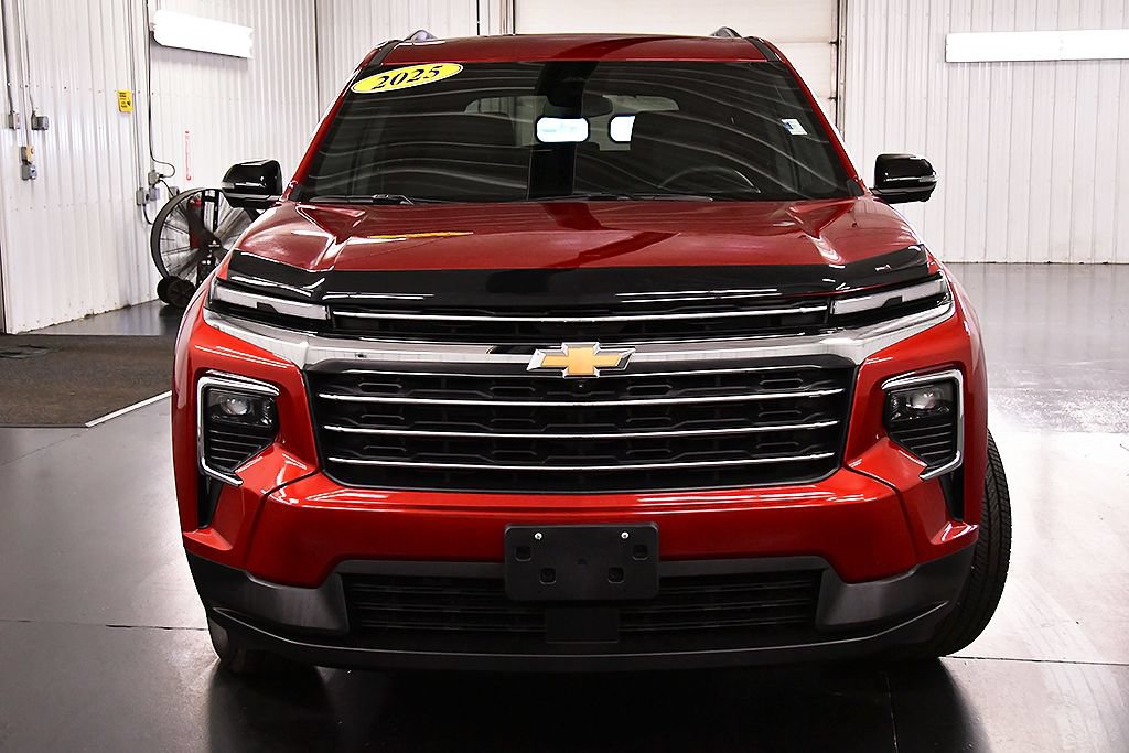 Used 2025 Chevrolet Traverse LT w/ Driver Confidence Package AWD/4WD image 2