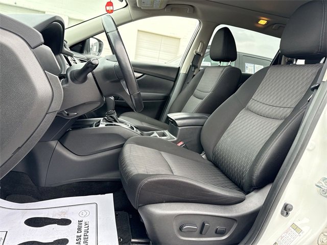 Used 2018 Nissan Rogue SV w/ Sun & Sound Touring Package image 9