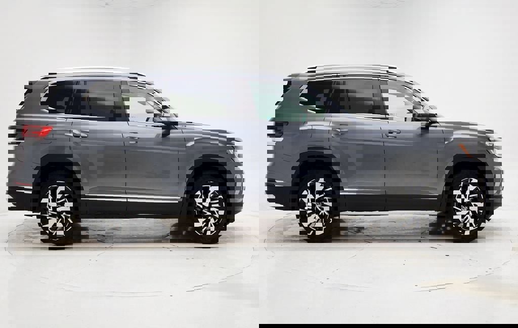 Used 2025 Volkswagen Atlas SEL image 3